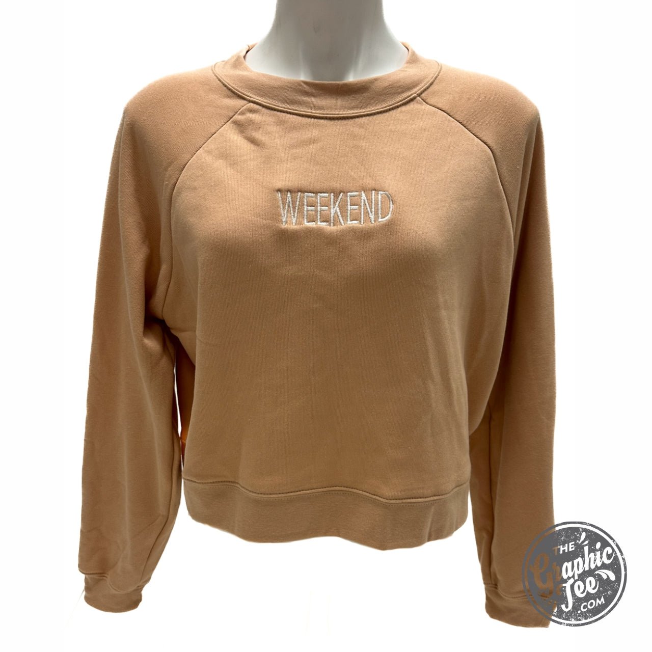 Weekend Embroidered Women's Cropped Raglan Fleece Sweatshirt - The Graphic Tee
