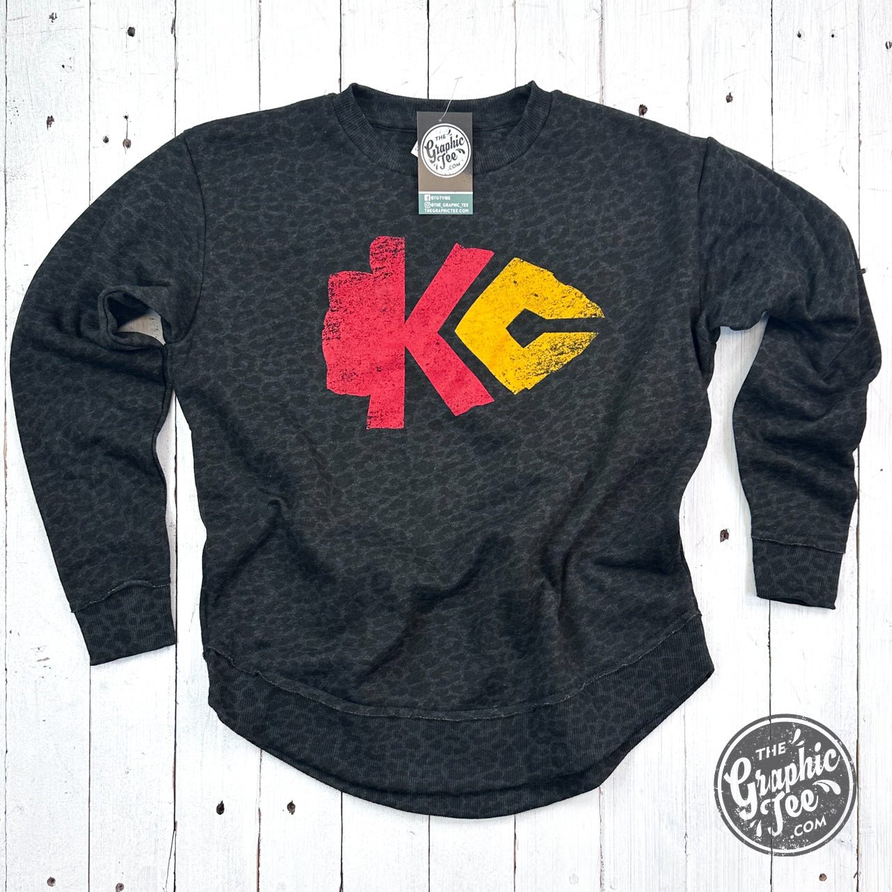 KC Arrowhead Black Leopard Women's Curved Hem Crewneck Sweatshirt - The Graphic Tee